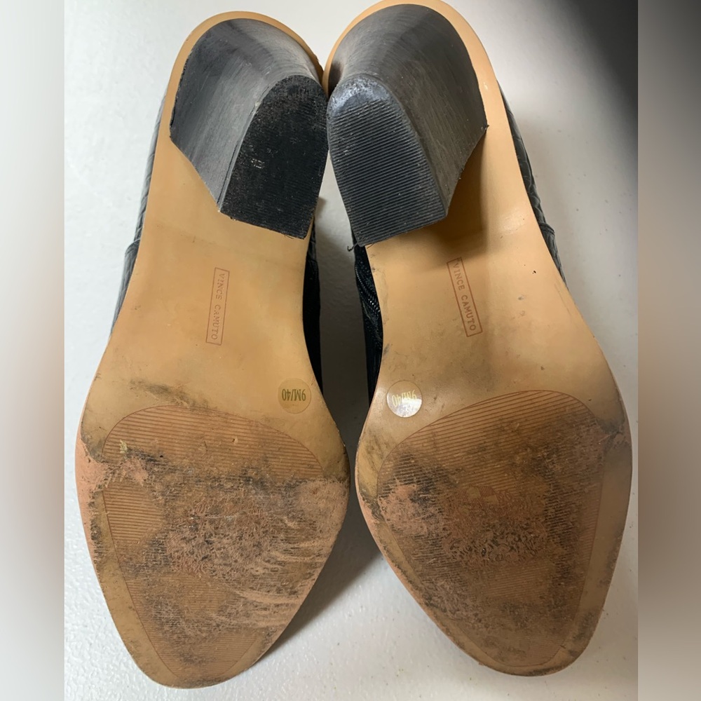 Vince Camuto Black Ankle Boot Shoes. Size 9M
Pls see pics for flaws - Picture 9 of 10